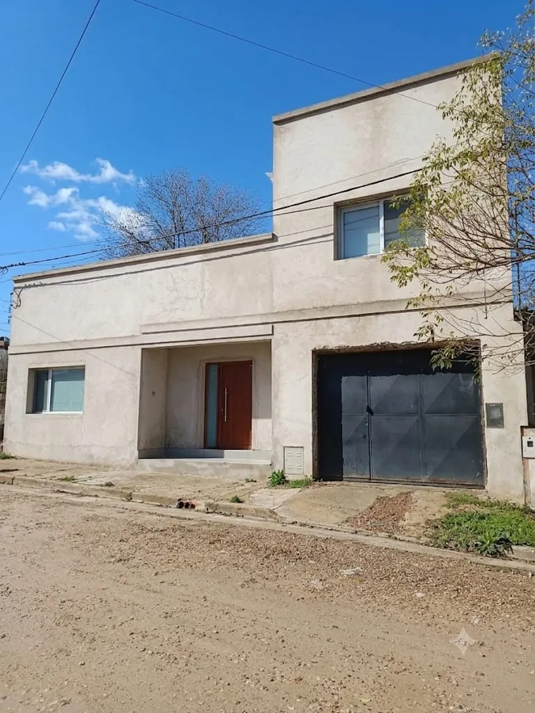 CASA  3 DOMITORIOS