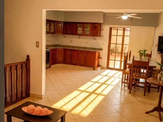 HERMOSA CASA CON SALON VENDE