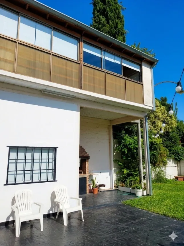 HERMOSA CASA CON SALON VENDE