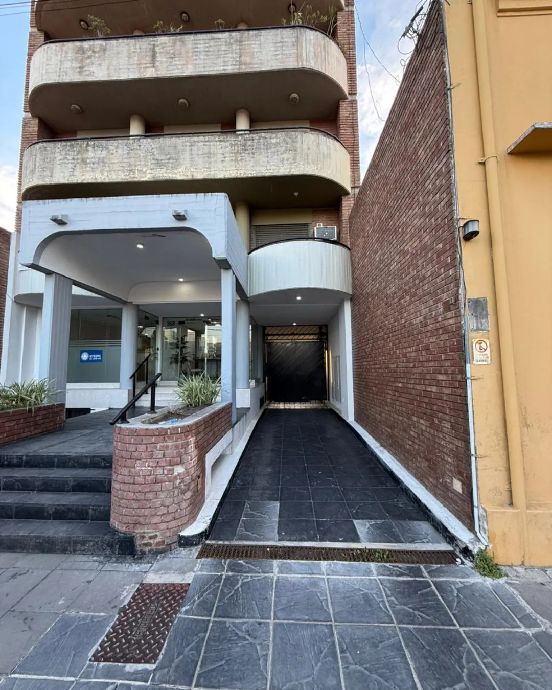 Sarmiento 870