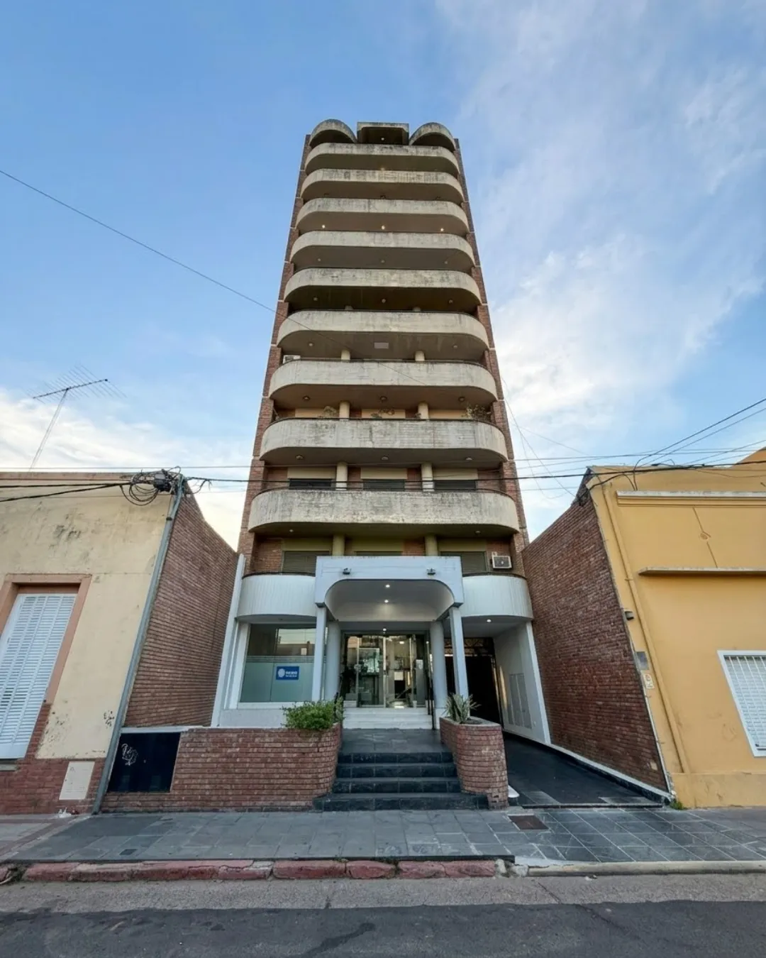 Sarmiento 870