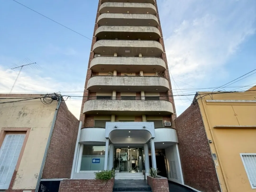 Sarmiento 870